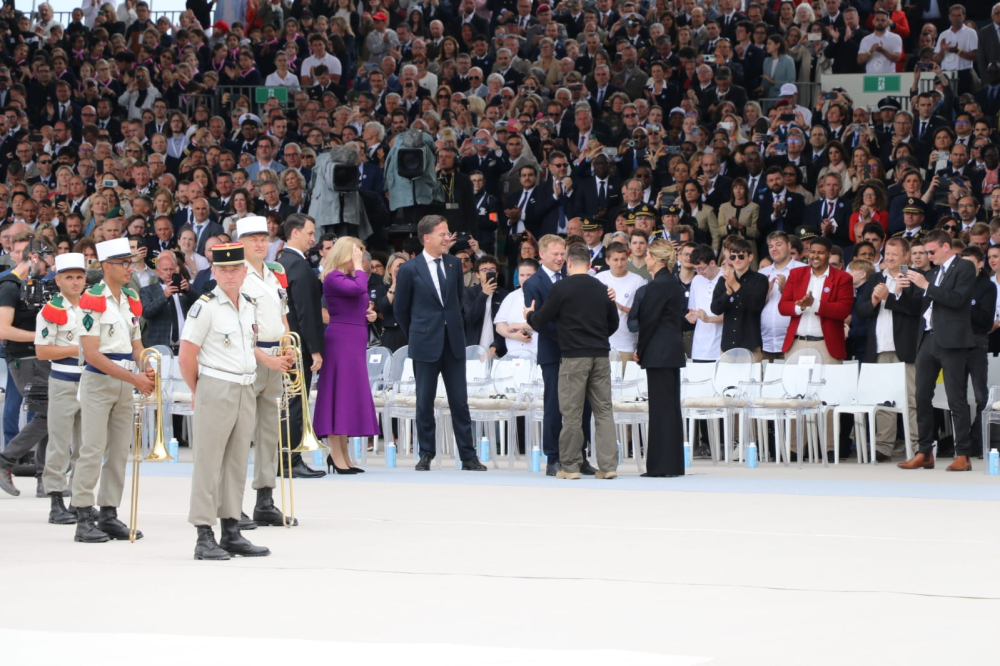 Volodymyr Zelensky est bien présent à Saint-Laurent-sur-Mer, pour la cérémonie internationale