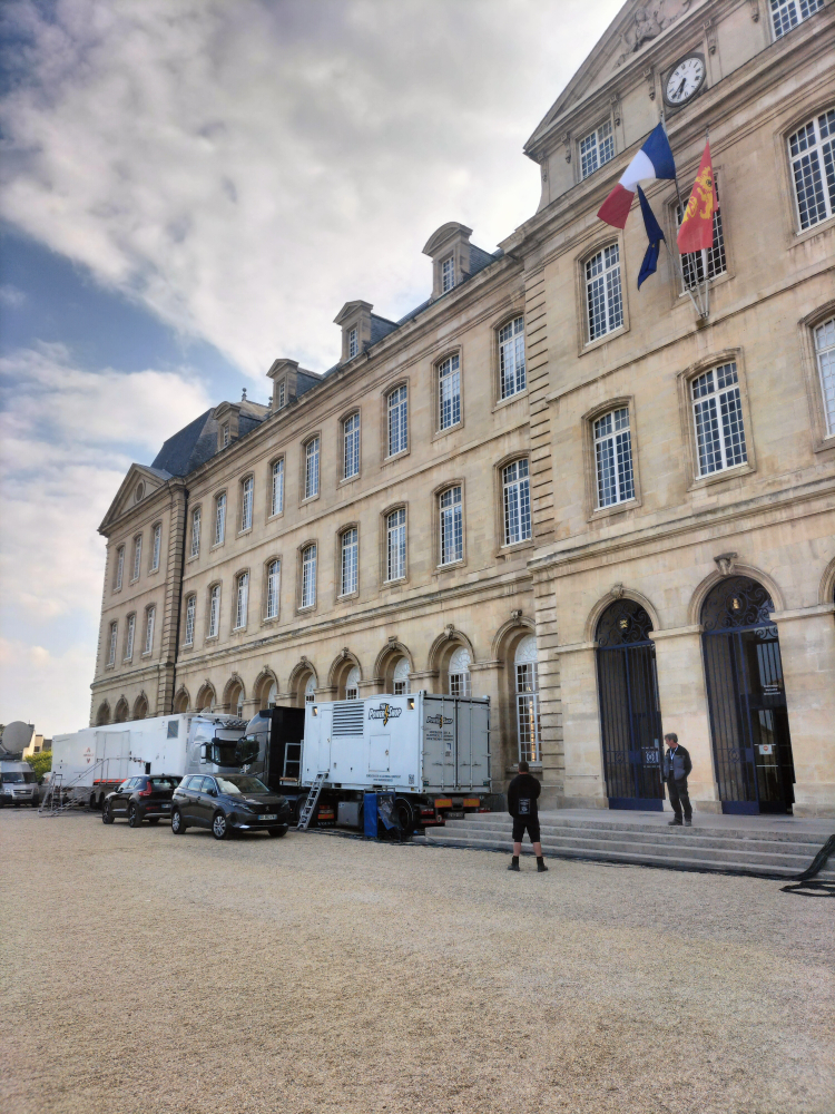 Emmanuel Macron s'exprimera depuis la mairie de Caen, pour le 20h de TF1 et France 2.