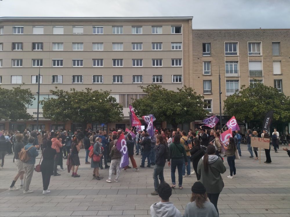 Rassemblement à Caen pour fêter la victoire du NFP.