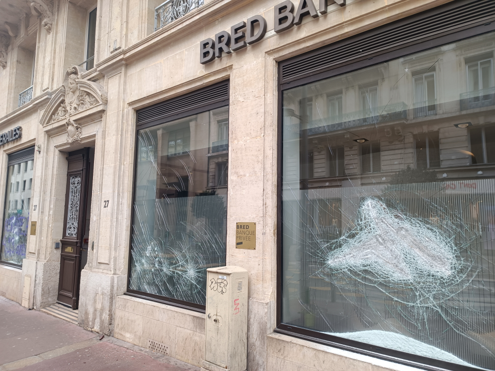 L'agence bancaire de la Bred rue Jeanne d'Arc vandalisée. 