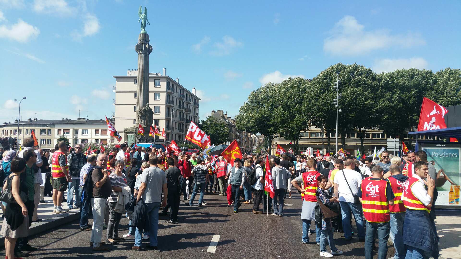 Plusieurs centaines de manifestants se sont rassemblés à Rouen