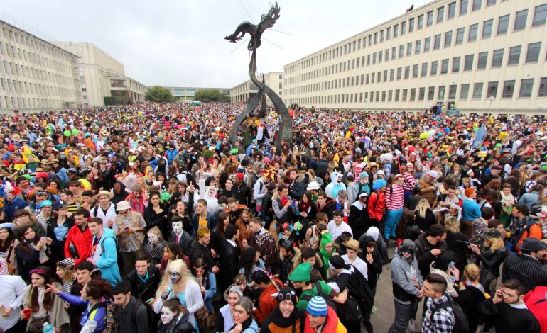 30 000 étudiants au Carnaval de Caen (Photos et vidéo)