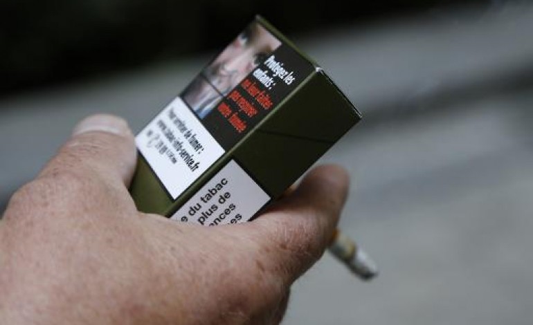 Paris (AFP). Tabac: les députés adoptent le paquet neutre obligatoire en mai 2016