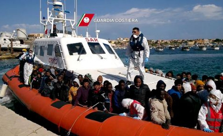 Rome (AFP). 1.500 immigrés secourus samedi en mer par les secours italiens