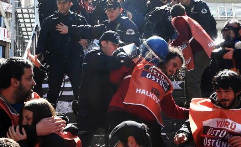 Istanbul (AFP). La Turquie bloque à nouveau les réseaux sociaux après la mort d'un procureur