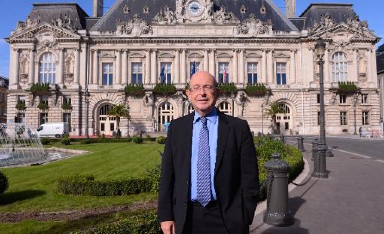 Paris (AFP). Jean Germain, l'ex-maire de Tours, retrouvé mort près de son domicile