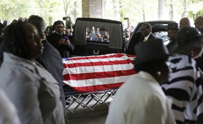 Summerville (Etats-Unis) (AFP). Etats-Unis: des centaines de personnes aux funérailles de Walter Scott