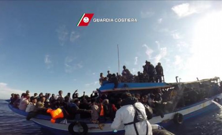 Rome (AFP). Italie: 400 migrants disparus, la tension monte face aux arrivées massives