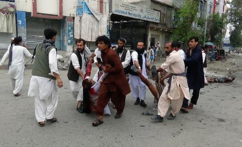 Jalalabad (Afghanistan) (AFP). Afghanistan: 33 morts dans un attentat-suicide devant une banque