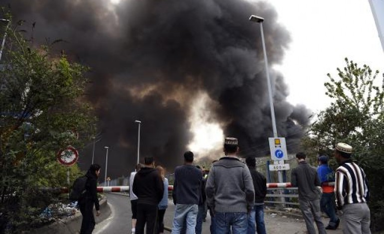 Bobigny (AFP). Incendie d'un entrepôt au nord de Paris: l'A86 totalement rouverte