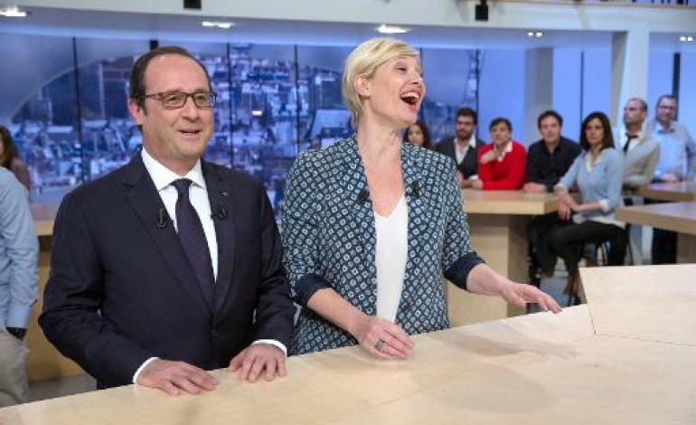 Paris (AFP). Hollande sur Canal+: blagounettes et chansonnette, résument les éditorialistes