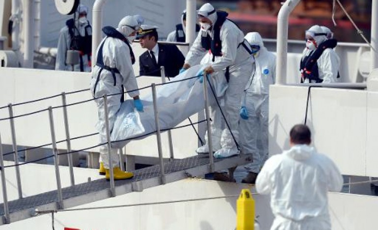 Catane (Italie) (AFP). UE: le naufrage du chalutier chargé de migrants accentue la pression