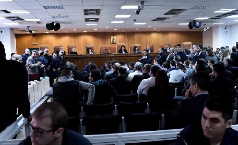 Athènes (AFP). Faux départ pour le procès du parti grec Aube Dorée, suspendu jusqu'au 7 mai