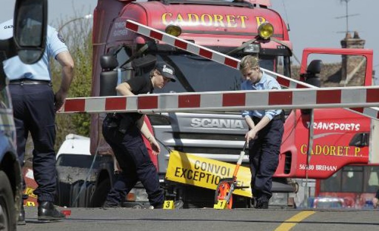 Nangis (France) (AFP). Trois blessés graves dans une collision entre un semi-remorque et un train