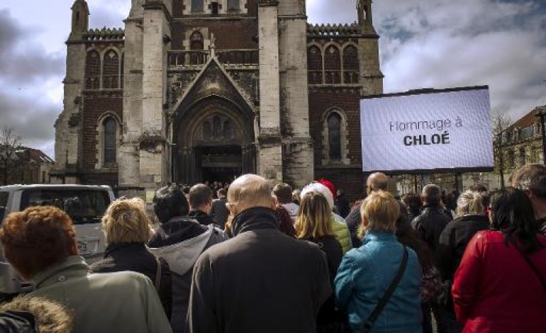 Calais (AFP). Aux funérailles de Chloé à Calais, un recueillement ému et teinté de colère