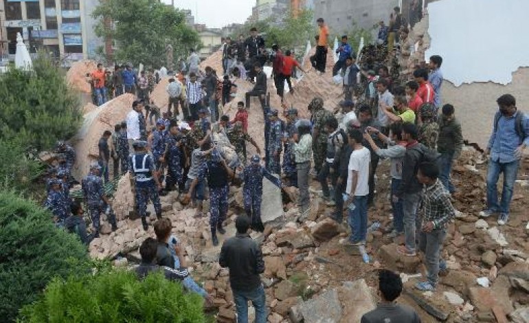 Katmandou (AFP). Séisme au Népal: la tour historique de Dharhara s'est effondrée à Katmandou 