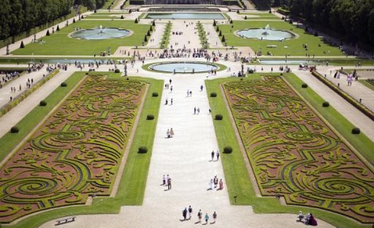 Maincy (France) (AFP). Héritage de Le Nôtre, le buis des jardins à la française en danger