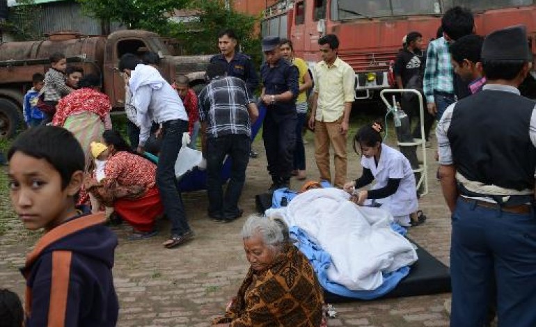 Katmandou (AFP). Séisme au Népal: le bilan passe à 688 morts 
