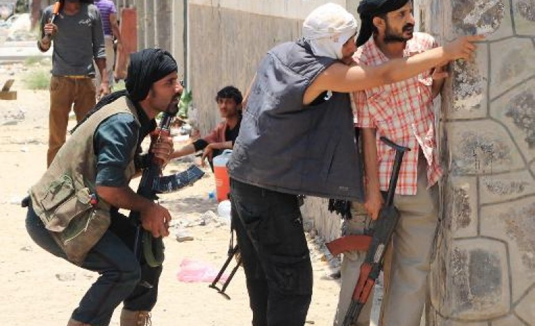 Taëz (Yémen) (AFP). Combats meurtriers au Yémen, les appels au dialogue se multiplient