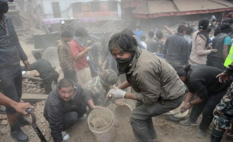 Katmandou (AFP). Séisme au Népal: le bilan dépasse les 2.000 morts 