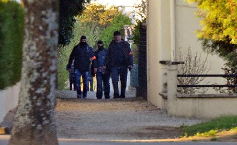 Paris (AFP). Attentat évité à Villejuif: trois personnes en garde à vue au total (proche dossier)