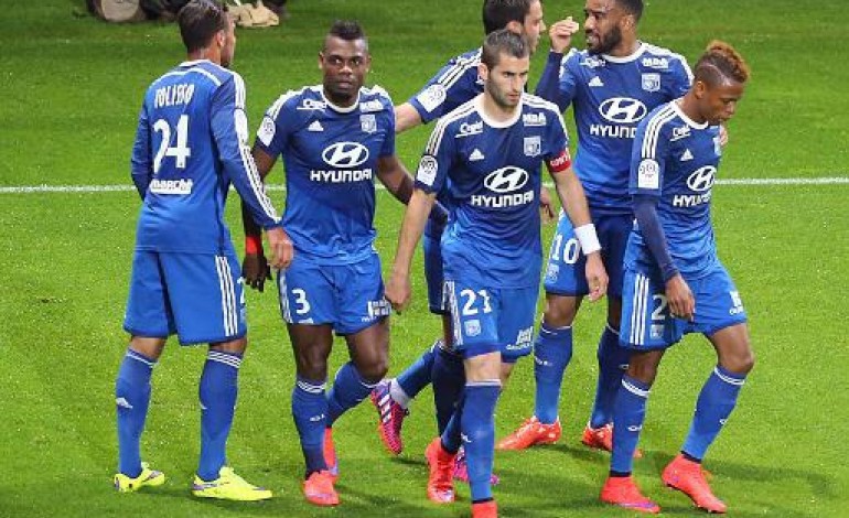 Paris (AFP). Ligue 1: Lyon toujours patron, le PSG lui répondra mardi