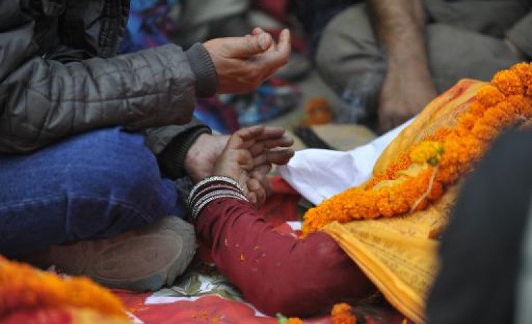 Katmandou (AFP). Séisme au Népal: le bilan des morts passe à 3.218 
