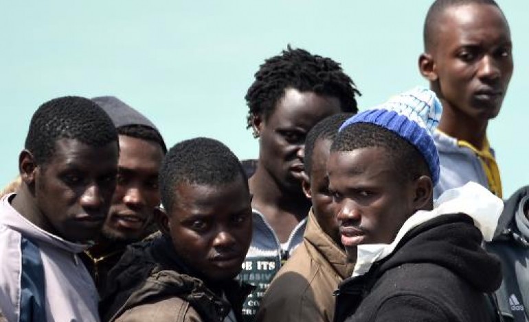 Rome (AFP). Naufrages de migrants: Ban Ki-moon, Renzi et Mogherini au large de la Sicile 