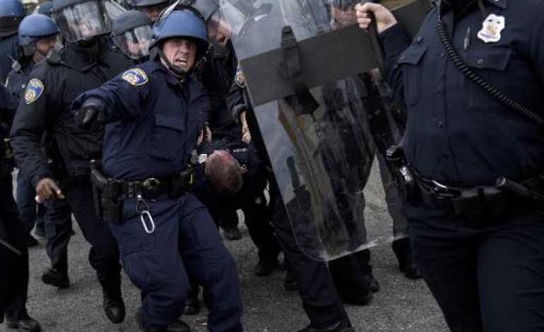 Baltimore (Etats-Unis) (AFP). Emeutes à Baltimore: des renforts par milliers pour rétablir l'ordre
