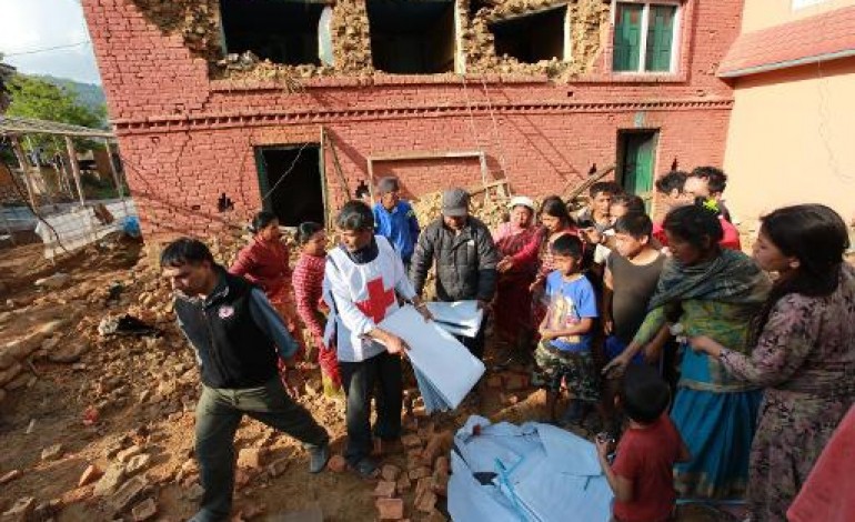 Katmandou (AFP). Népal: les secouristes tentent d'aider les régions reculées, le bilan s'alourdit