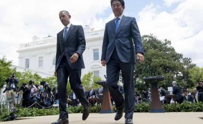 Washington (AFP). Obama et Abe affichent leur entente, envoient un message à Pékin