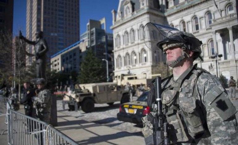 Baltimore (Etats-Unis) (AFP). Baltimore: Obama condamne les violences, s'inquiète des dérives policières