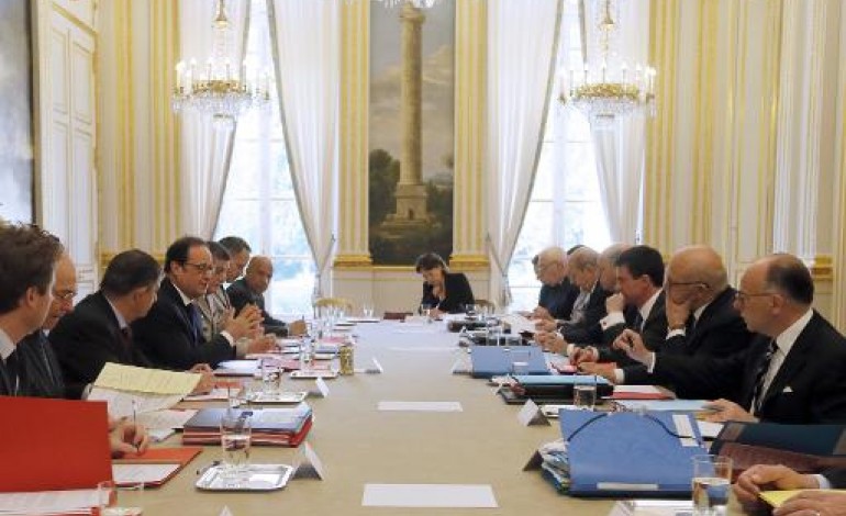 Paris (AFP). Hollande: 3,8 milliards d'euros de crédits supplémentaires pour la Défense 