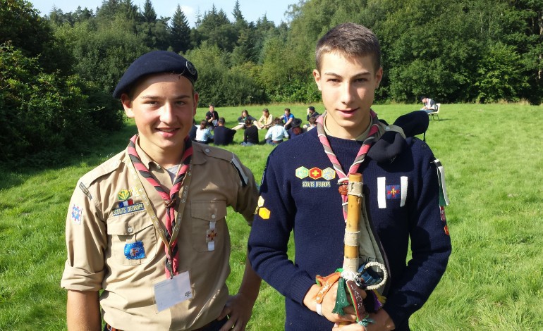 Plus de 600 scouts et guides de France à Giel Courteille