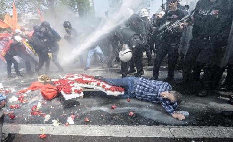 Istanbul (AFP). Turquie: gaz lacrymogènes et canons à eau sur les manifestants du 1er mai