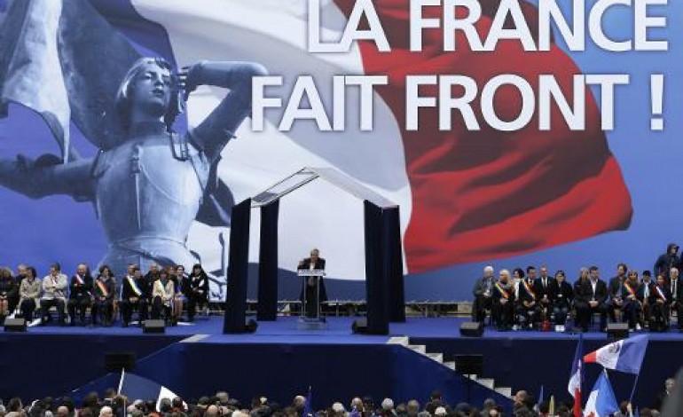 Paris (AFP). Irruption des Femen, père encombrant, journalistes agressés: 1er mai gâché pour Marine Le Pen
