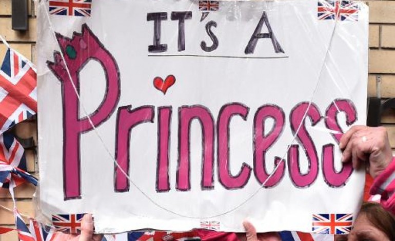 Londres (AFP). Royauté: C'est une fille! Kate et William offrent une princesse au Royaume-Uni