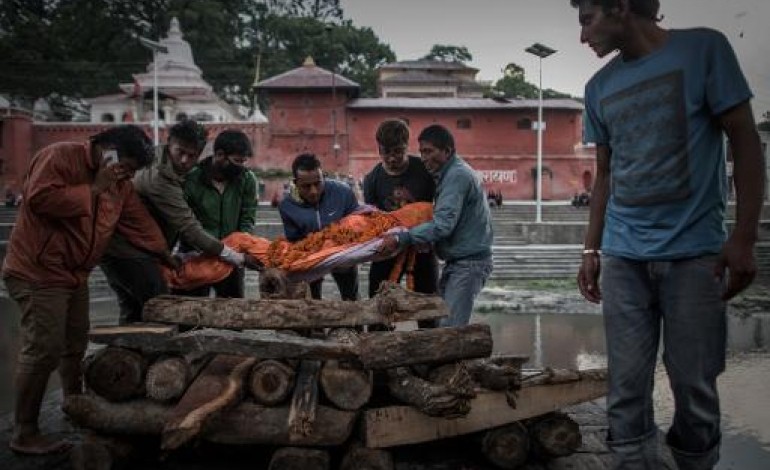 Katmandou (AFP). Séisme au Népal: le bilan dépasse les 7.000 morts 
