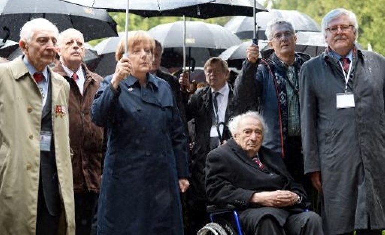 Dachau (Allemagne) (AFP). Dans le camp de la mort de Dachau, Merkel appelle à lutter contre l'antisémitisme