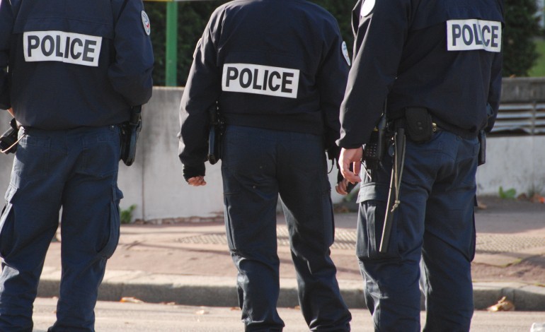 Règlement de comptes à Cléon : les policiers caillassés