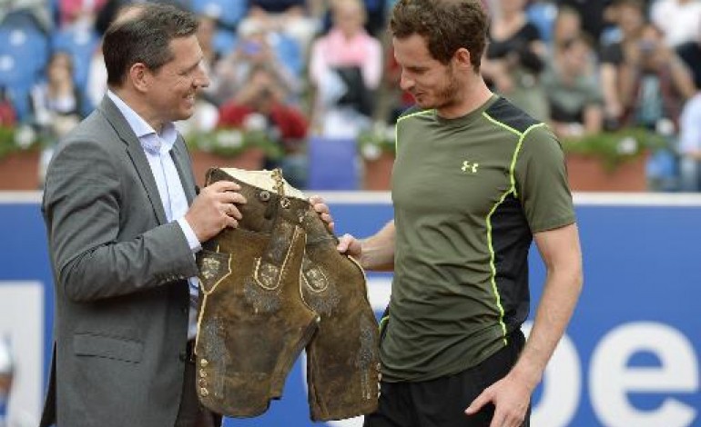 Berlin (AFP). Tennis: premier triomphe sur terre battue pour Murray 