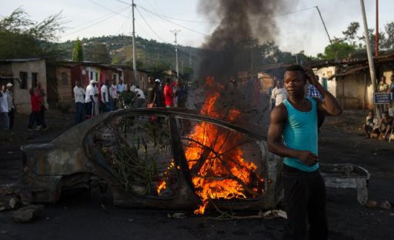 Bujumbura (Burundi) (AFP). Burundi: deux manifestants tués par balle par la police