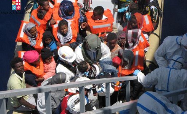 Rome (AFP). Méditerranée: le flux de migrants ne se tarit pas, Frontex sous pression