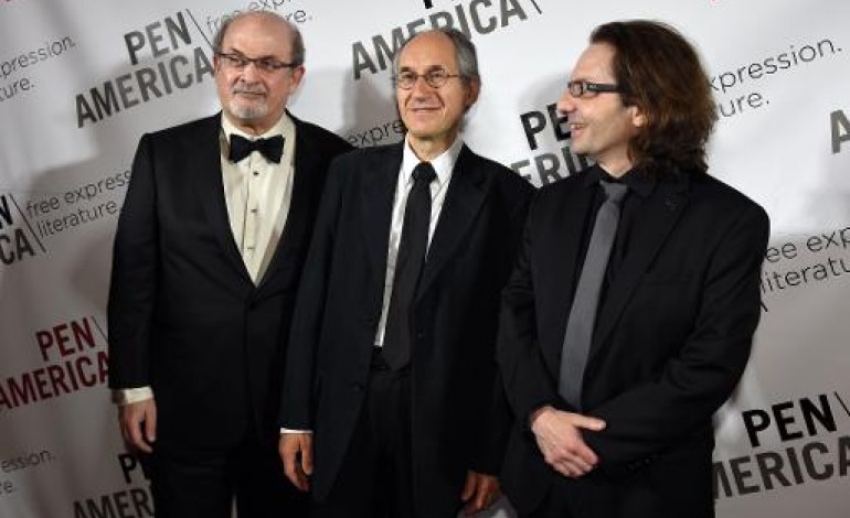 New York (AFP). Charlie Hebdo célébré à New York par un prix de la liberté d'expression