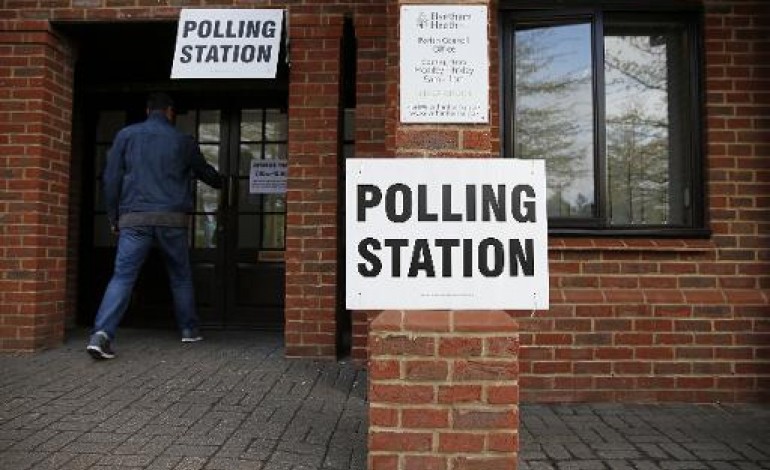 Londres (AFP). Grande-Bretagne: les bureaux de vote ouvrent pour un scrutin à suspense
