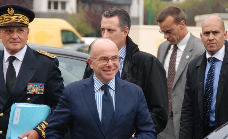 Le ministre Bernard Cazeneuve rencontre le maire de Rouen Yvon Robert