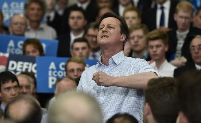 Londres (AFP). Grande Bretagne: les conservateurs frisent la majorité absolue, le SNP triomphe en Ecosse