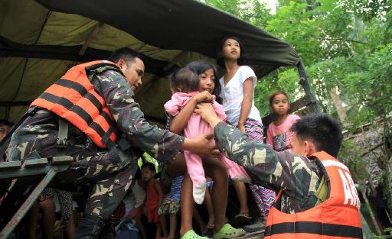 Manille (AFP). Philippines: 2.000 évacués à l'approche d'un typhon