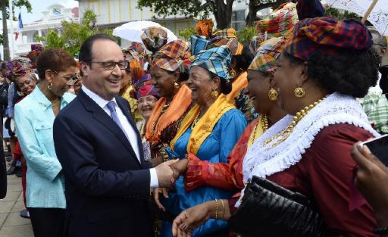 Pointe-à-Pitre (France) (AFP). Guadeloupe: Hollande inaugure le Mémorial ACTe au son des conques et tambours