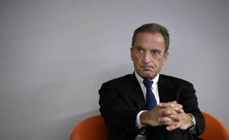 Paris (AFP). Macron: Proglio était en conflit d'intérêts, pas de campagne contre lui